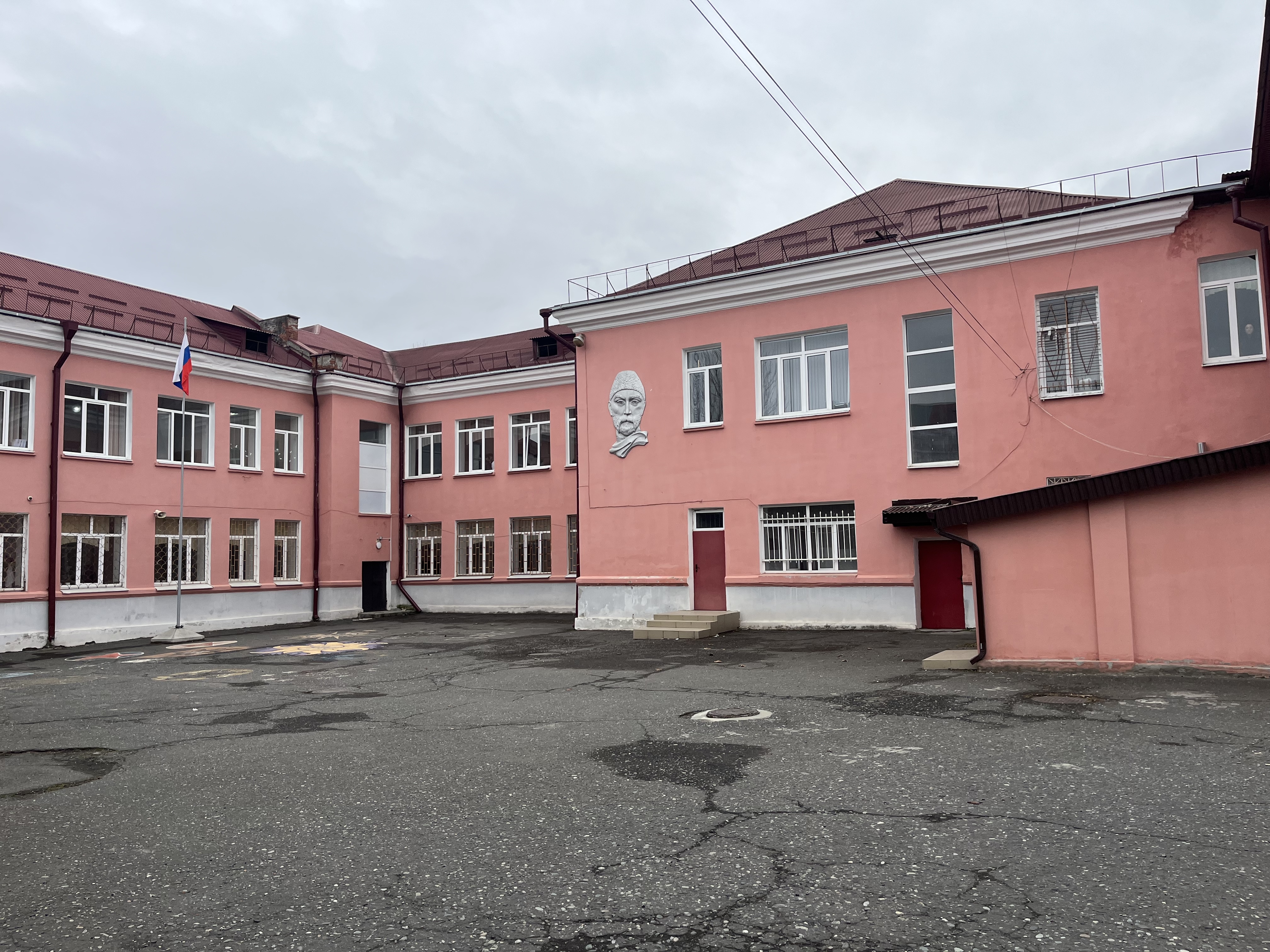 Фотография школы.