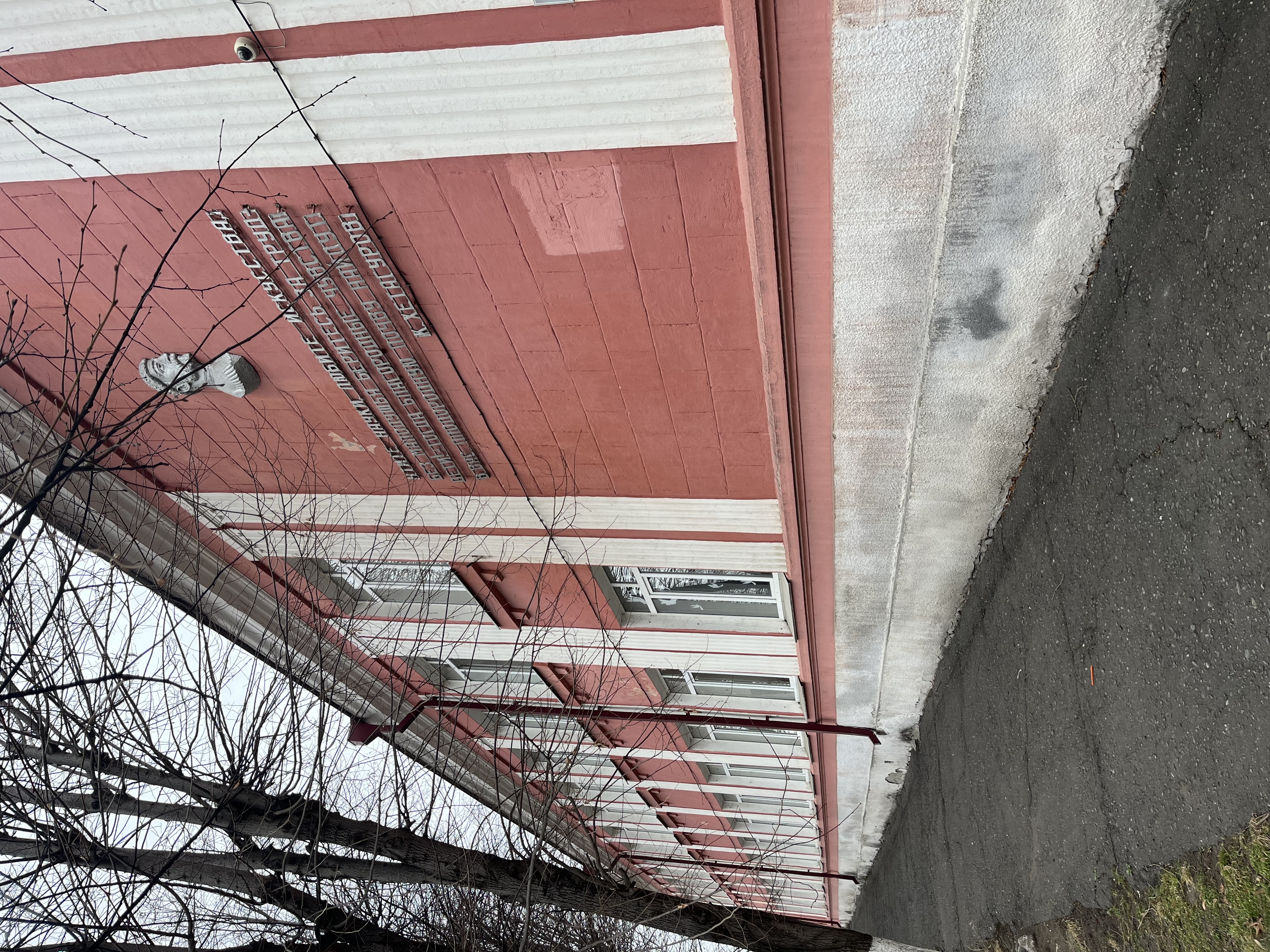 Фотография школы.